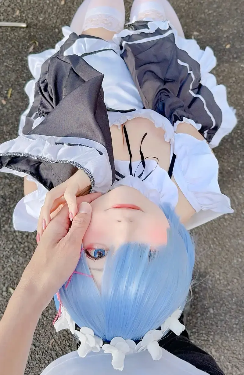 Rem cosplay dâm sờ mặt lồn ướt nứng Rem cosplay dâm sờ mặt lồn ướt nứng
