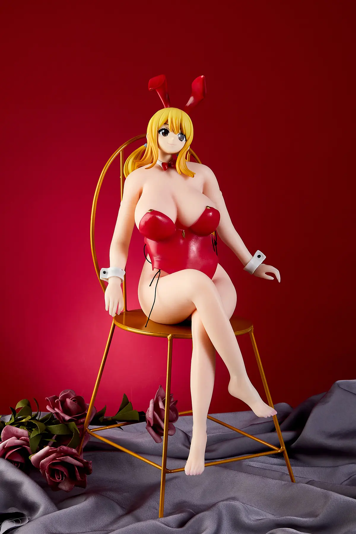 Ảnh lucy heartfilia hentai bunny girl đỏ gợi cảm còng tay tai thỏ ngồi ghế Ảnh lucy heartfilia hentai bunny girl đỏ gợi cảm còng tay tai thỏ ngồi ghế