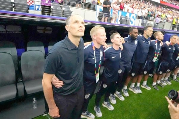 Thomas Tuchel lên tiếng về quy định gây tranh cãi